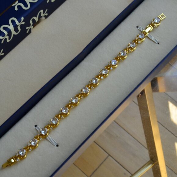 Stauer Two Hearts Tennis Bracelet - Picture 8 of 11